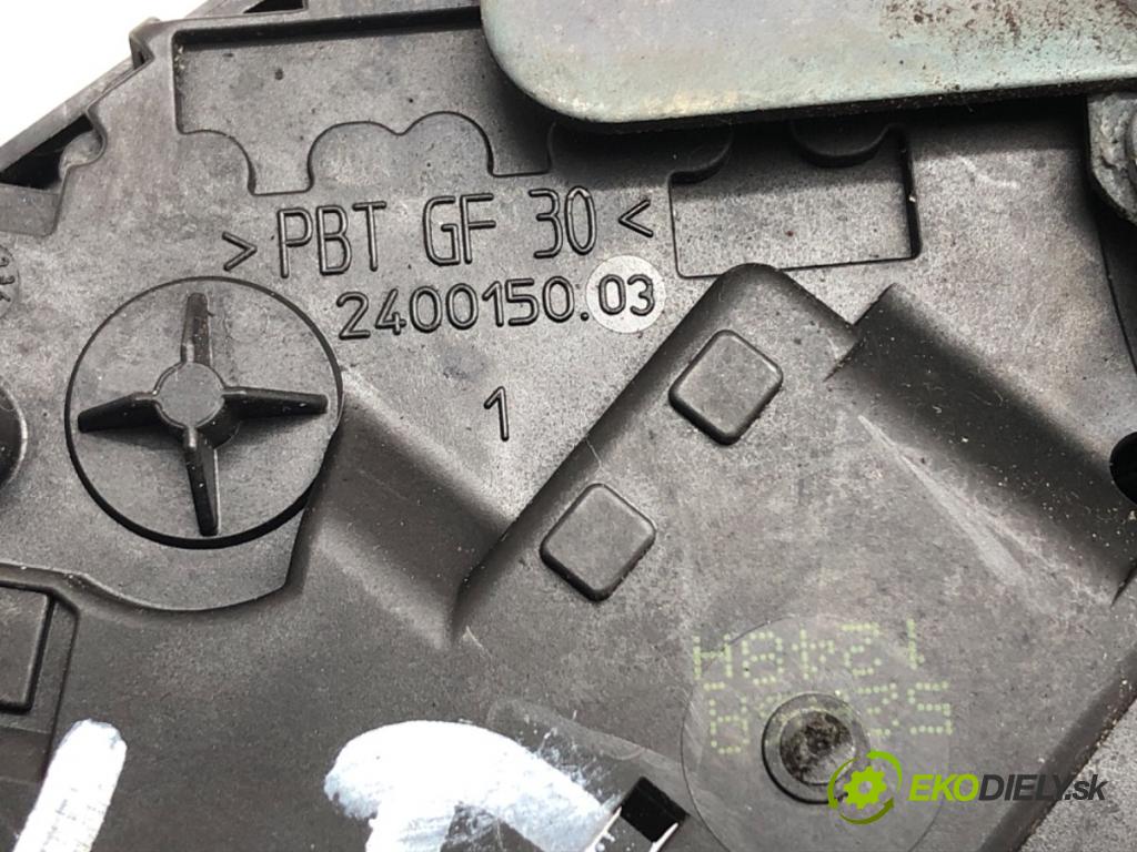 VOLVO V50 Kombi 2005 125 kW 2.4 2435 zámok dveře levý přední část 30699109