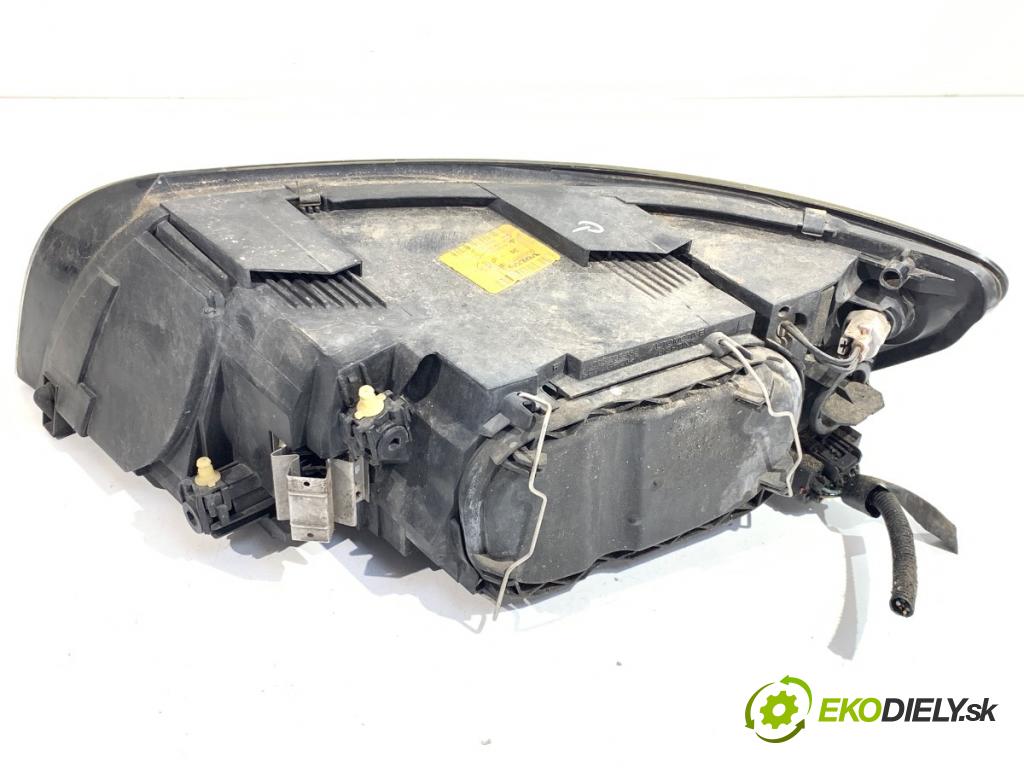 VOLVO V50 Kombi 2005 125 kW 2.4 2435 světlomet pravý přední část 30698886