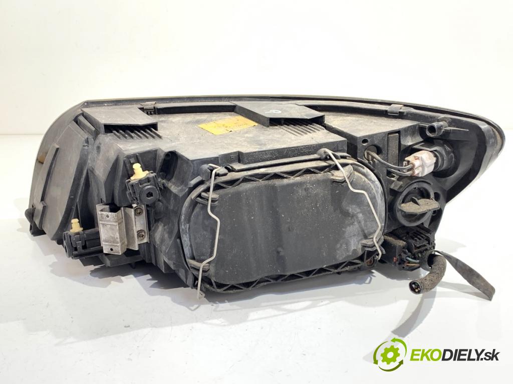VOLVO V50 Kombi 2005 125 kW 2.4 2435 světlomet pravý přední část 30698886