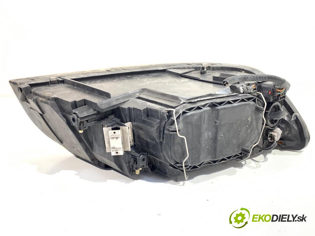 VOLVO V50 Kombi 2005 125 kW 2.4 2435 světlomet levý přední část