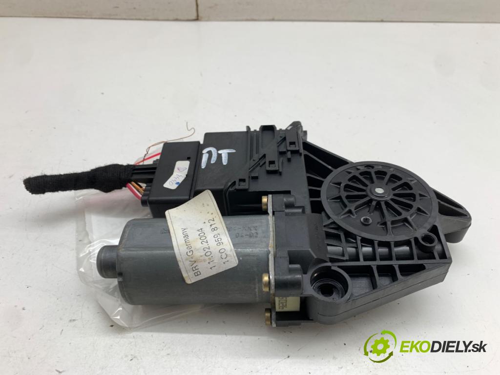 VW PASSAT B5 FL sedan 2004 74 kW 1.9 TDI 1896 motor sťahovaní okna pravý zadní část 1C0959812