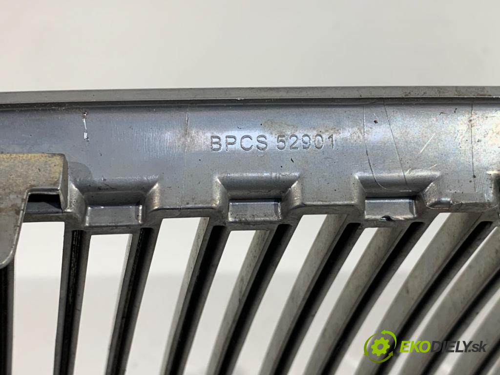 VOLVO V50 Kombi 2005 125 kW 2.4 2435 mřížka maska  (Přední mřížka (maska chladiče))