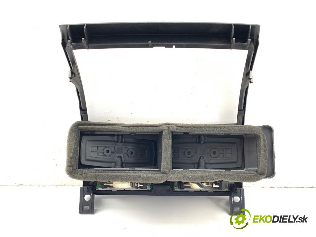 VW TOUAREG SUV 2004 128 kW 2.5 R5 TDI 2461 mří topení přední část 7L6819727