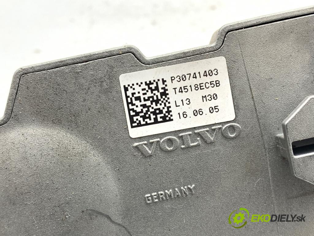 VOLVO V50 Kombi 2005 125 kW 2.4 2435 blokáda volantu P30741403 (Řízení ostatní)