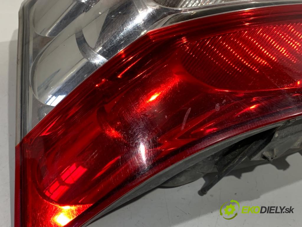 HONDA CIVIC VII liftback 2004 74 kW 1.7 CTDi (EP4) 1686 světlo levý zadní část