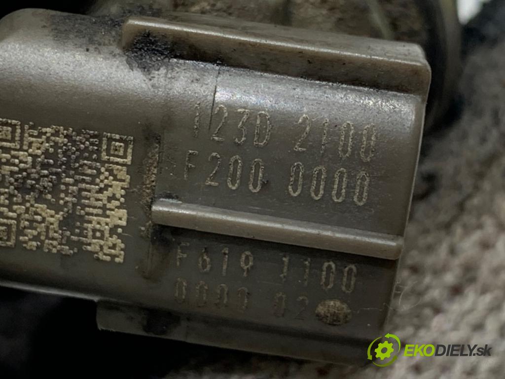 TOYOTA LAND CRUISER J12 samochód terenowy zamknięty 2005 120 kW 3.0 D-4D (KDJ120, KDJ125) 2982 vstřikovací ventily 23670-30080