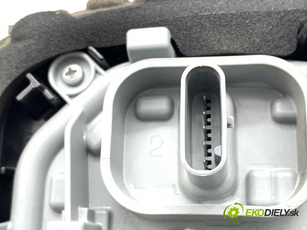 JEEP RENEGADE SUV 2015 103 kW 2.0 CRD 4x4 1956 světlo pravý zadní část 51964233