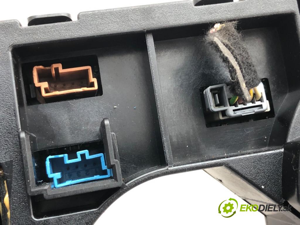 CITROEN C4 PICASSO I nadwozie wielkoprzestrzenne (MPV) 2012 82 kW 1.6 HDi 110 1560 Prepínač kombinovaný 96656015XT (Prepínacie páčky pod volantom)