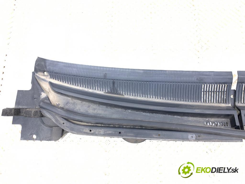 FORD RANGER V  2019 213 kW 2.3 213 kW [290 KM] benzyna 2019 - 2022 2261 torpédo plast pod čelní okno KB3B-2102223-A (Plast pod čelním sklem)