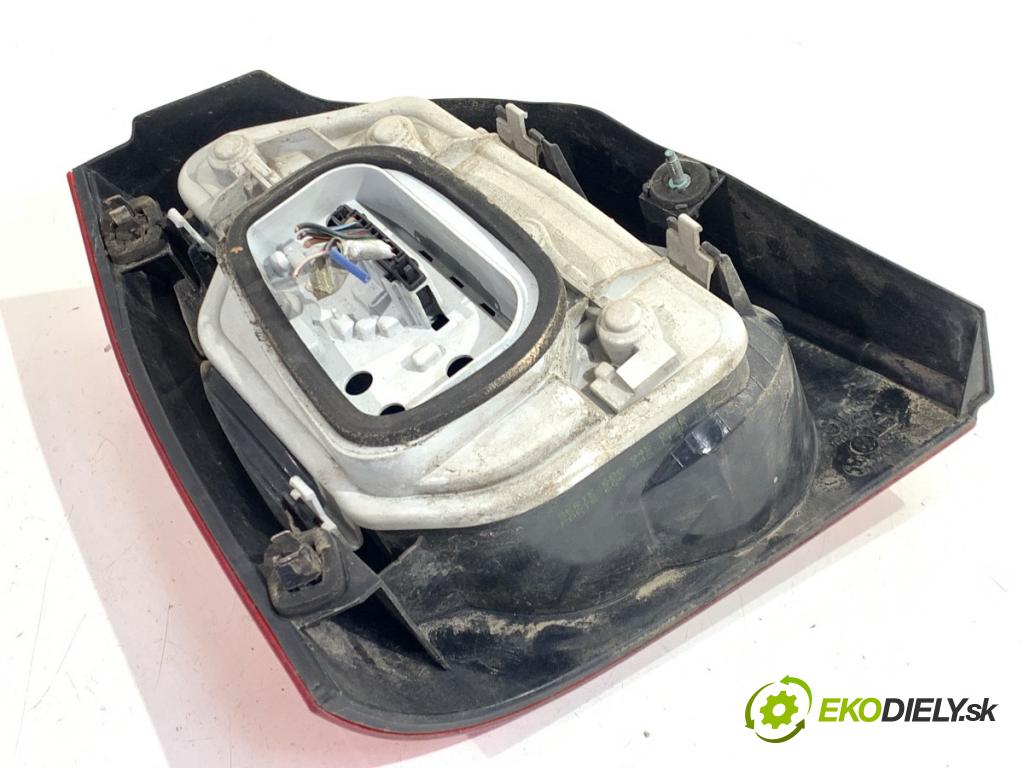 VW POLO IV 9N liftback 2003 47 kW 1.9 SDI 1896 Svetlo pravy zad