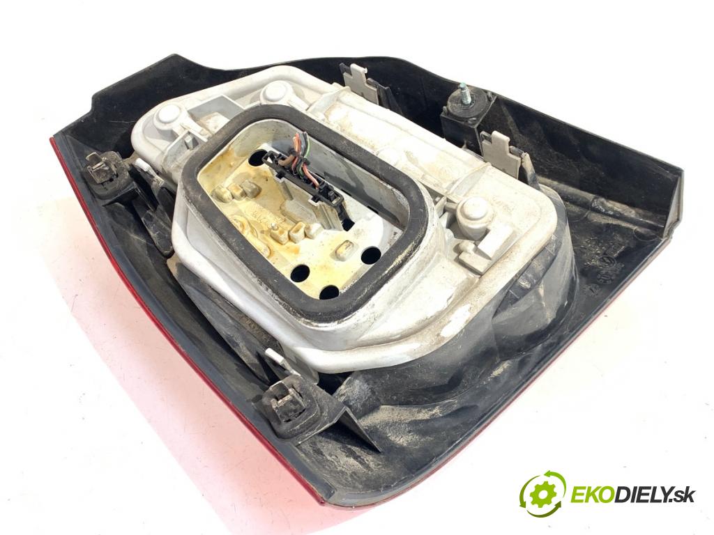 VW POLO IV 9N liftback 2003 47 kW 1.2 12V 1198 Svetlo pravy zad