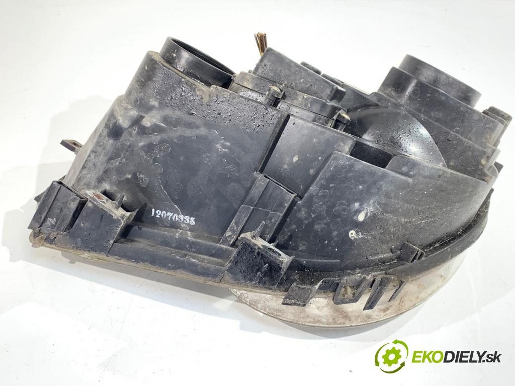 VW POLO IV 9N liftback 2003 47 kW 1.2 12V 1198 světlomet pravý přední část
