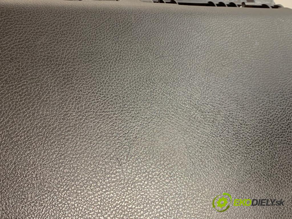 JEEP RENEGADE SUV 2015 103 kW 2.0 CRD 4x4 1956 Priehradka, kastlík spolujazdca  (Priehradka (kastlík))