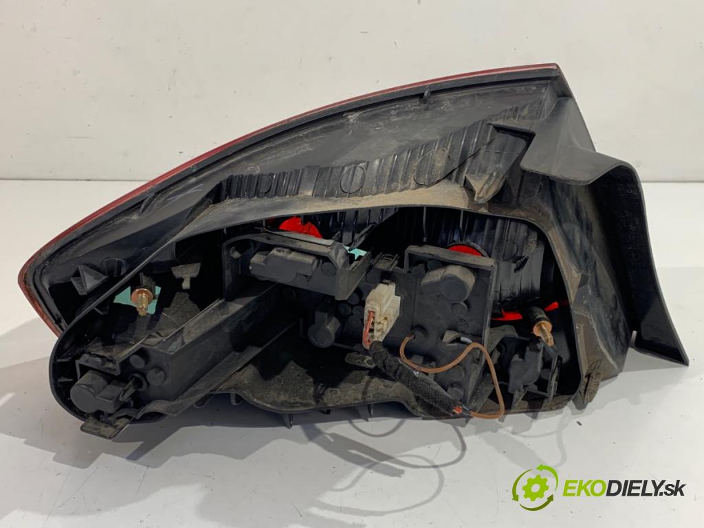 PEUGEOT 407 sedan 2004 100 kW 2.0 (6DRFNB, 6DRFNE) 1997 Svetlo pravy zad