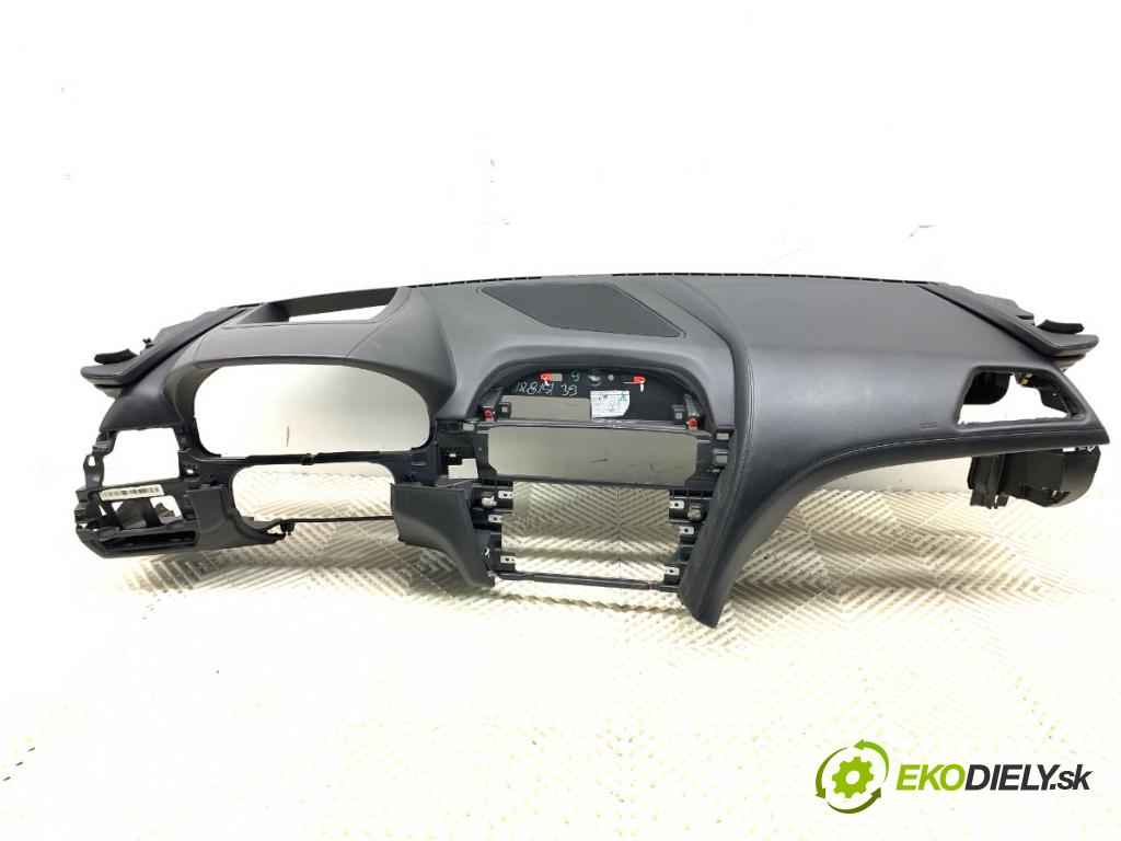 BMW F06 coupe 2015 230 kW 640 d xDrive 2993 palubní doska 9229959 (Palubní deska)