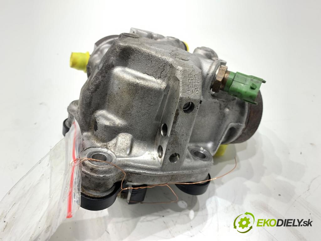 VOLVO V40 liftback 2014 110 kW D3 1984 pumpa vstřikovací 31372081 (Vstřikovací čerpadlo)