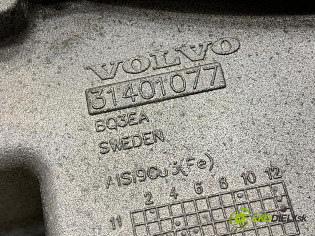 VOLVO V40 liftback 2014 110 kW D3 1984 držák uchycení alternátora 31401077