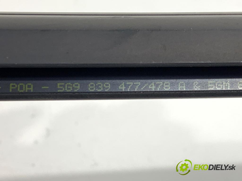 VW GOLF VII Kombi 2019 110 kW 2.0 TDI 1968 Lišta Sbírání: zad pravy