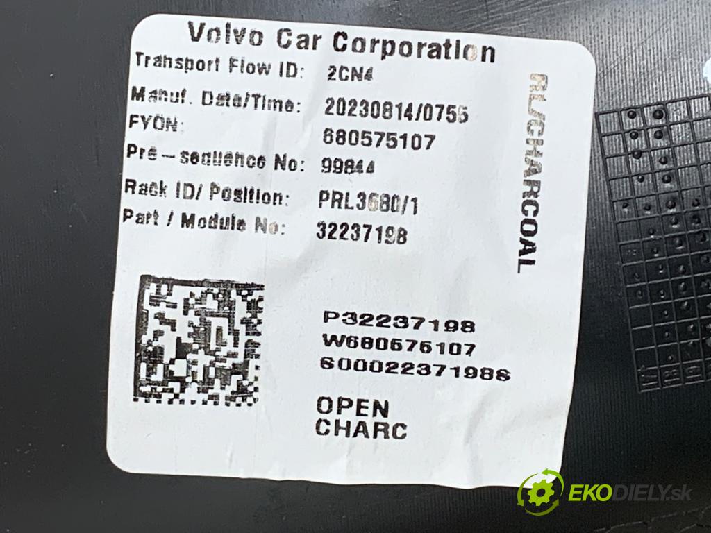 VOLVO S60 III sedan 2023 184 kW B5 Mild-Hybrid AWD 1969 ča dveře levý zadní část