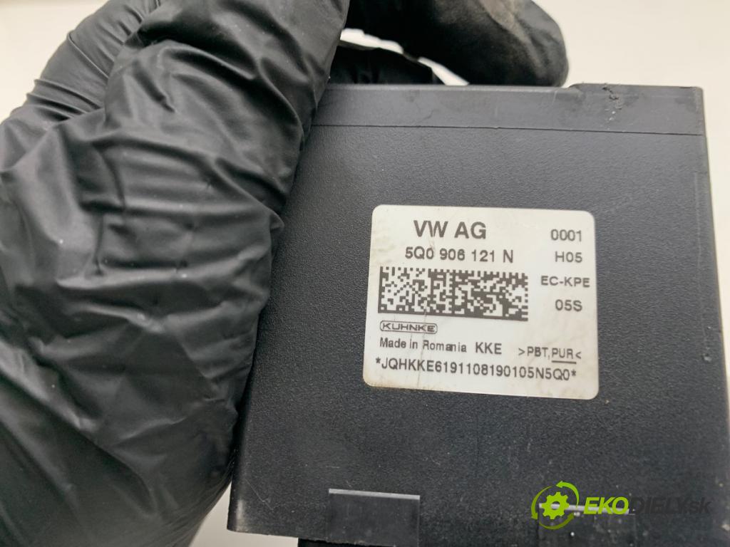 VW GOLF VII Kombi 2019 110 kW 2.0 TDI 1968 modul pumpy paliva 5Q0906121N