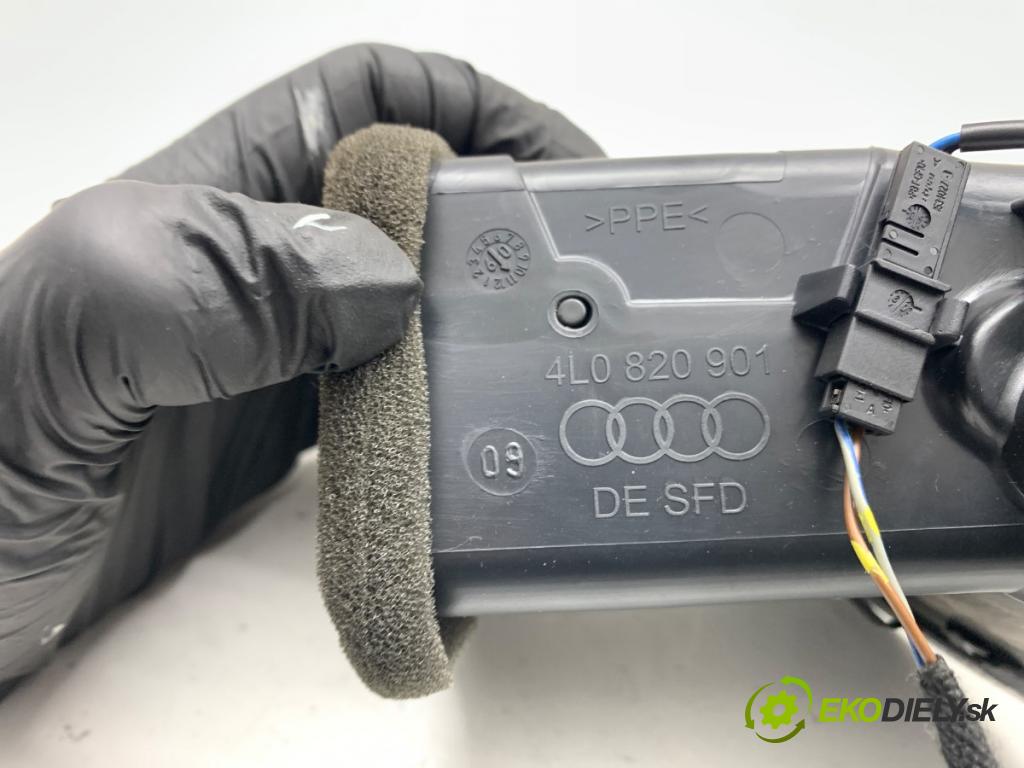 AUDI Q7 4L SUV 2009 176 kW 3.0 TDI quattro 2967 mří topení levý přední část 4L0820901