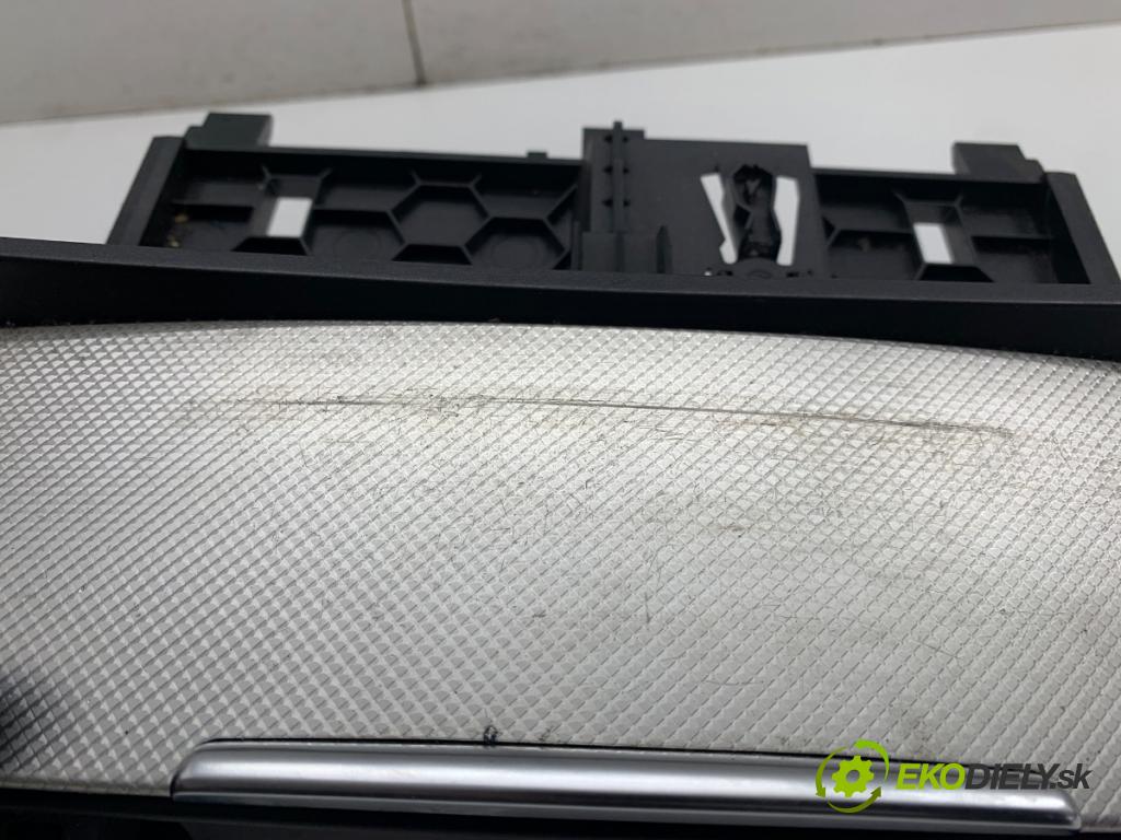 AUDI Q7 4L SUV 2009 176 kW 3.0 TDI quattro 2967 popelník 4L0857965