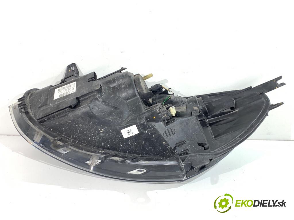 RENAULT CLIO IV liftback 2017 54 kW 1.2 16V 1149 Svetlomet pravy predný 260100653R