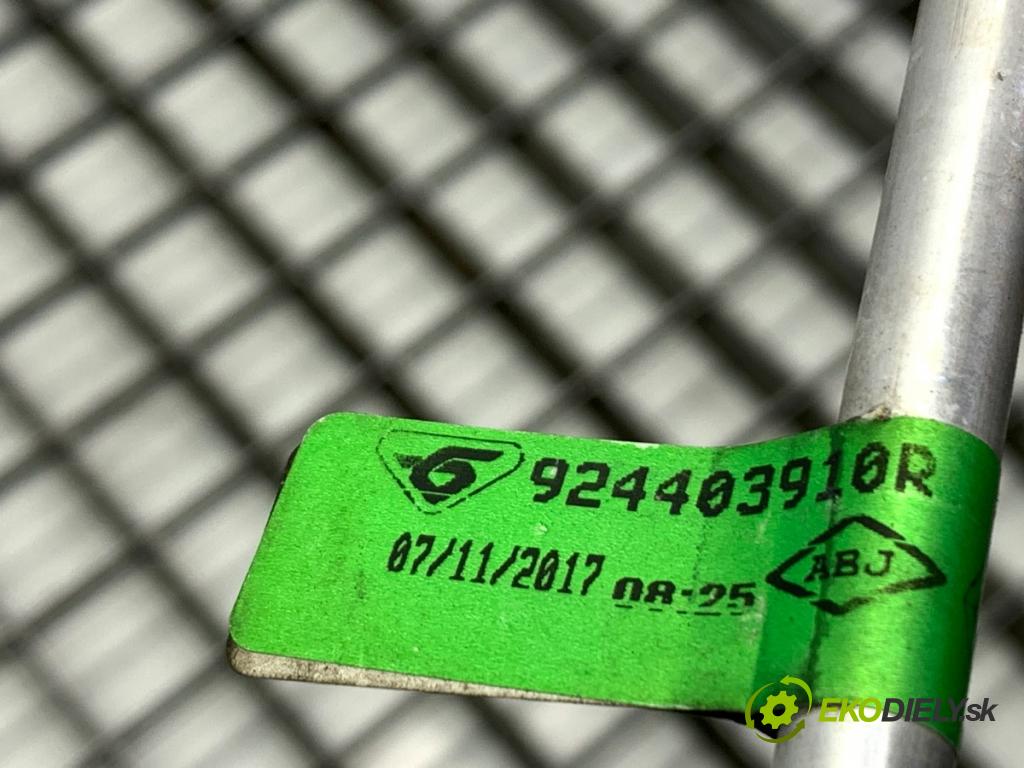 RENAULT CLIO IV liftback 2017 54 kW 1.2 16V 1149 rúrka klimatizace 924403910R (Trubka klimatizace)