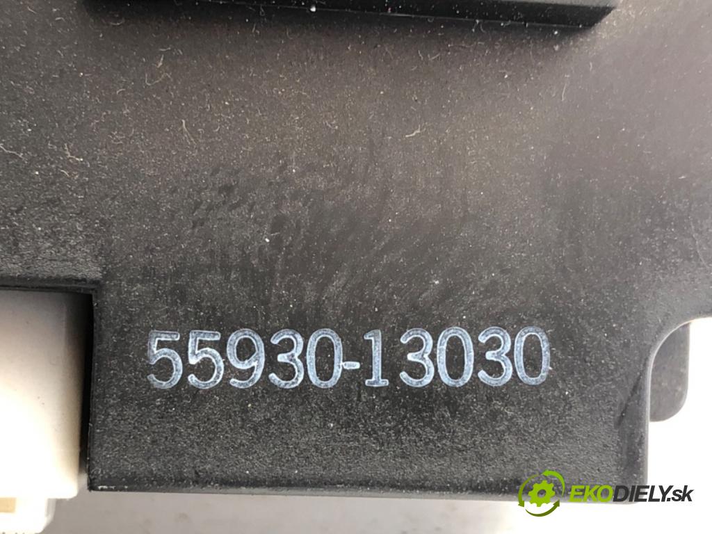 TOYOTA COROLLA E12 nadwozie wielkoprzestrzenne (MPV) 2002 66 kW 2.0 D-4D (CDE120_) 1995 Panel ovládania kúrenia 55930-13030 (Prepínacie páčky pod volantom)