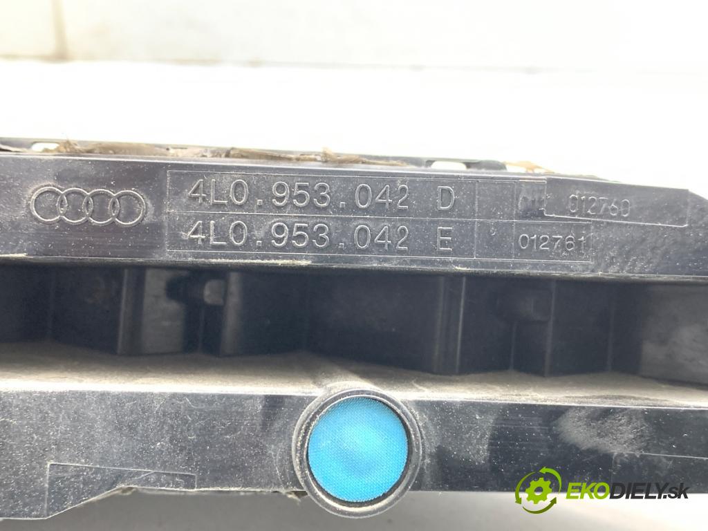 AUDI Q7 4L SUV 2009 176 kW 3.0 TDI quattro 2967 směrovka pravý přední část 4L0953042D (Klika dveří ostatní)