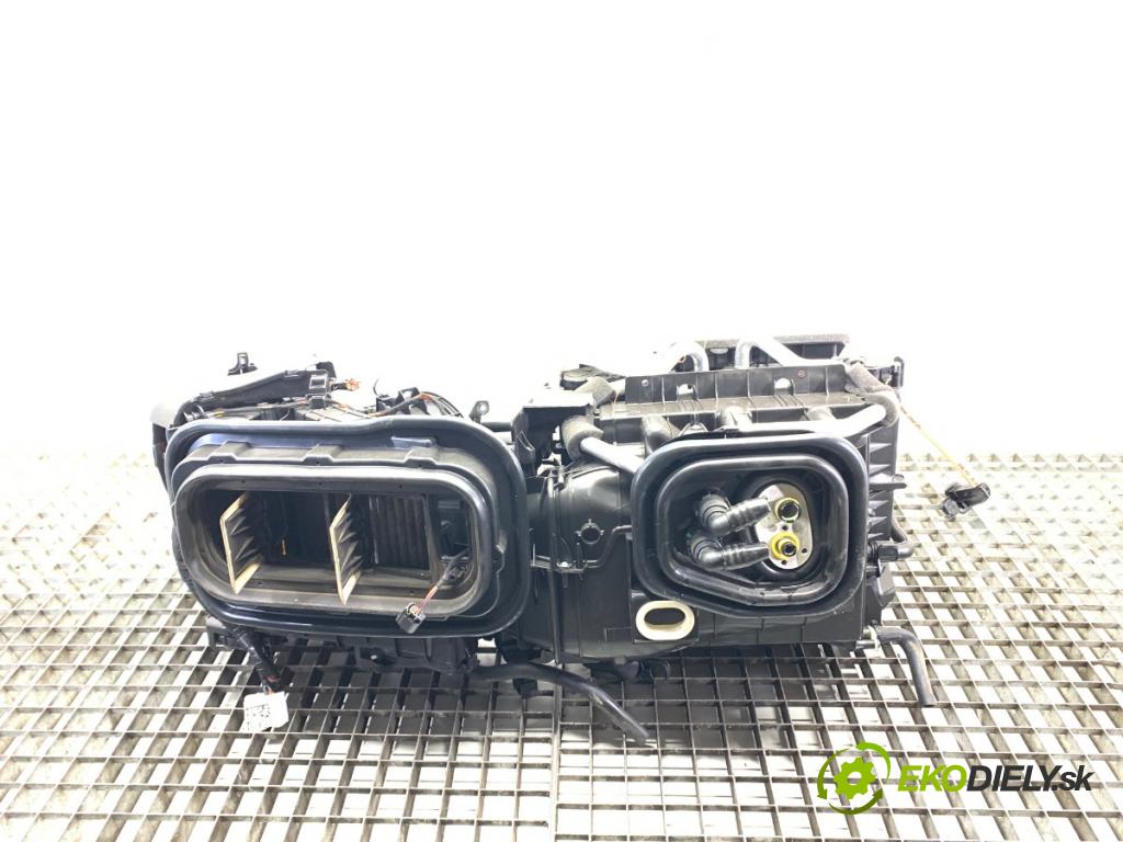 VOLVO S60 III sedan 2023 184 kW B5 Mild-Hybrid AWD 1969 topné těleso radiátor topení KOMBAJN P32275579