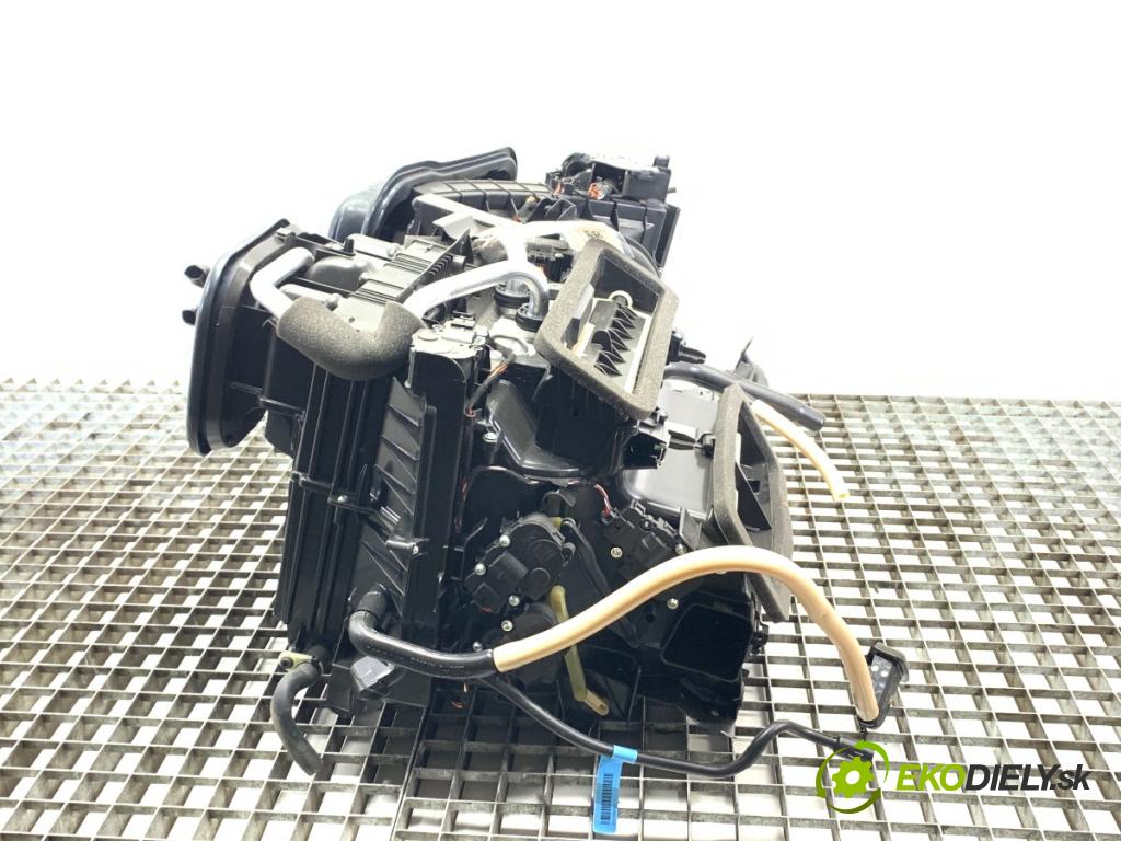 VOLVO S60 III sedan 2023 184 kW B5 Mild-Hybrid AWD 1969 topné těleso radiátor topení KOMBAJN P32275579