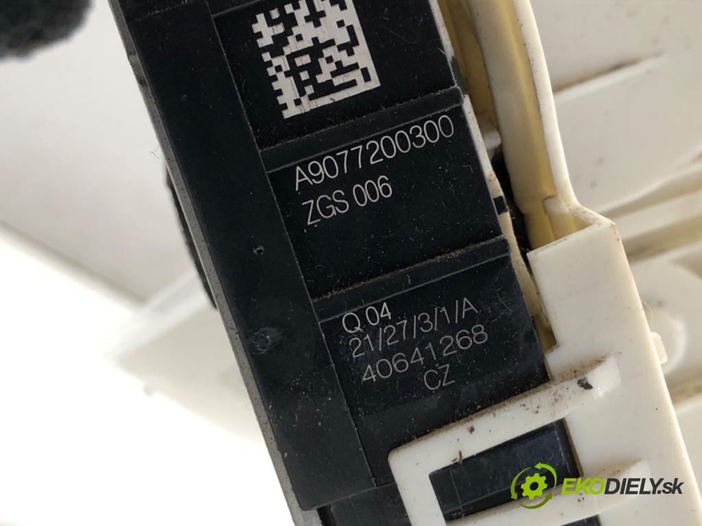 MERCEDES-BENZ eSPRINTER Skrzynia Skrzynia 2021 85 kW Electric (910.633)  zámok dveře pravý přední část A9077200300