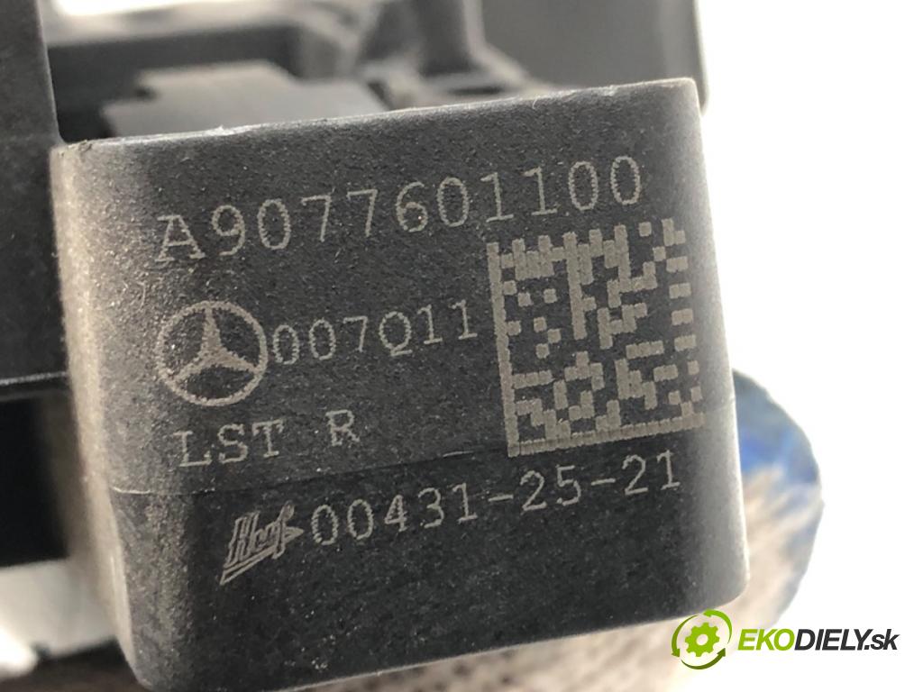 MERCEDES-BENZ eSPRINTER Skrzynia Skrzynia 2021 85 kW Electric (910.633)  klika vnejší pravý zadní část A9077601100