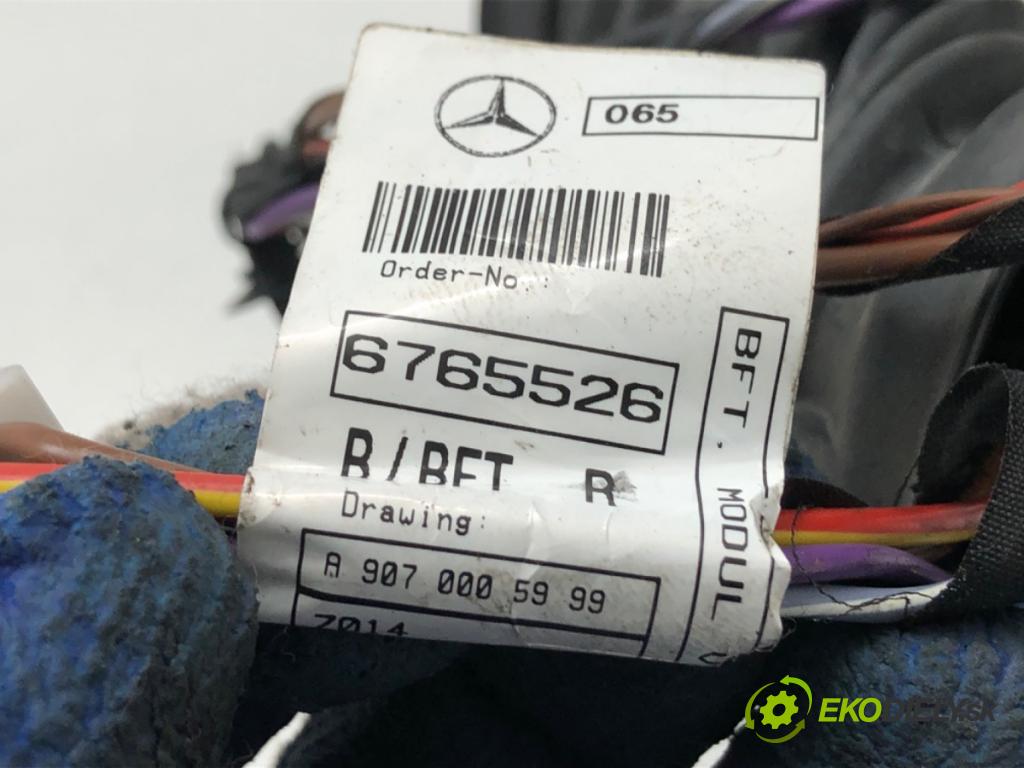 MERCEDES-BENZ eSPRINTER Skrzynia Skrzynia 2021 85 kW Electric (910.633)  káblovačka dveře přední část pravý A9070005999