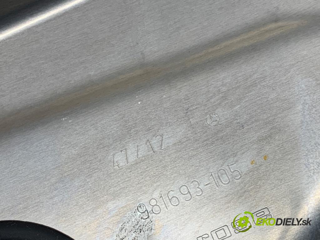 MERCEDES-BENZ W204 sedan 2013 150 kW C 250 CGI (204.047) 1796 mechanismus okna pravý přední část