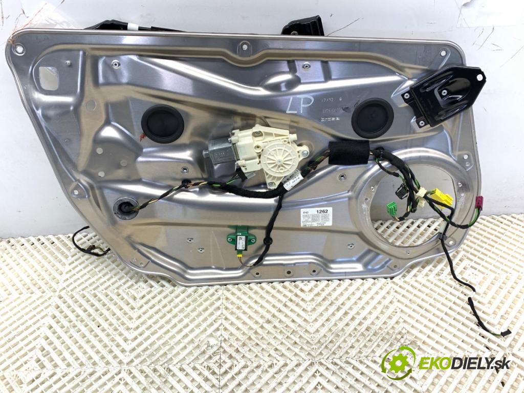 MERCEDES-BENZ W204 sedan 2013 150 kW C 250 CGI (204.047) 1796 mechanismus okna levý přední část 