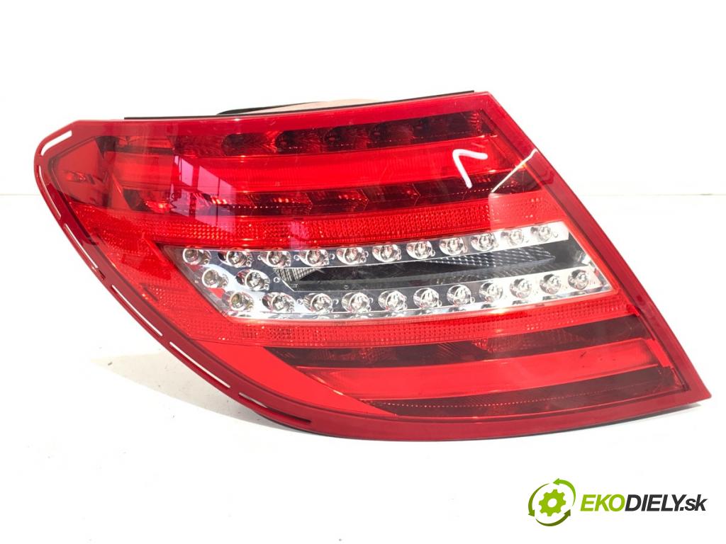 MERCEDES-BENZ W204 sedan 2013 150 kW C 250 CGI (204.047) 1796 světlo levý zadní část 2049060203