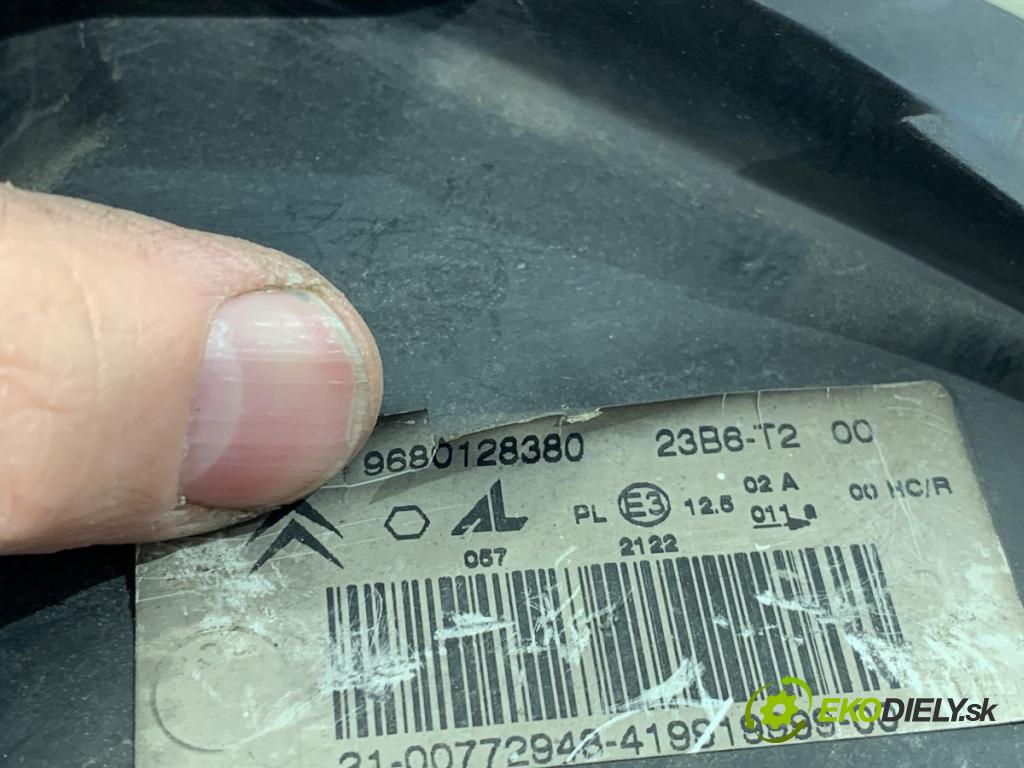 CITROEN C2 liftback 2006 54 kW 1.4 1360 světlomet levý přední část 9680128380