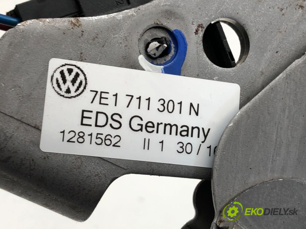 VW TRANSPORTER T6 Autobus 2016 75 kW 2.0 TDI 1968 kulisa brzdy ruční brzdy 7E1711301N