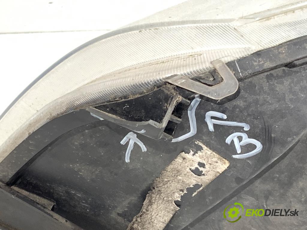 DODGE CALIBER liftback 2006 103 kW 2.0 CRD 1968 světlomet pravý přední část
