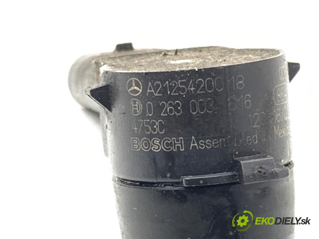 MERCEDES-BENZ W204 sedan 2013 150 kW C 250 CGI (204.047) 1796 snímač PDC A2125420018