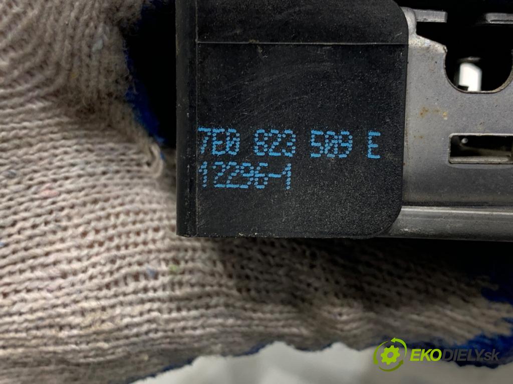 VW TRANSPORTER T6 Autobus 2016 75 kW 2.0 TDI 1968 zámok kapoty přední část 7E0823509E
