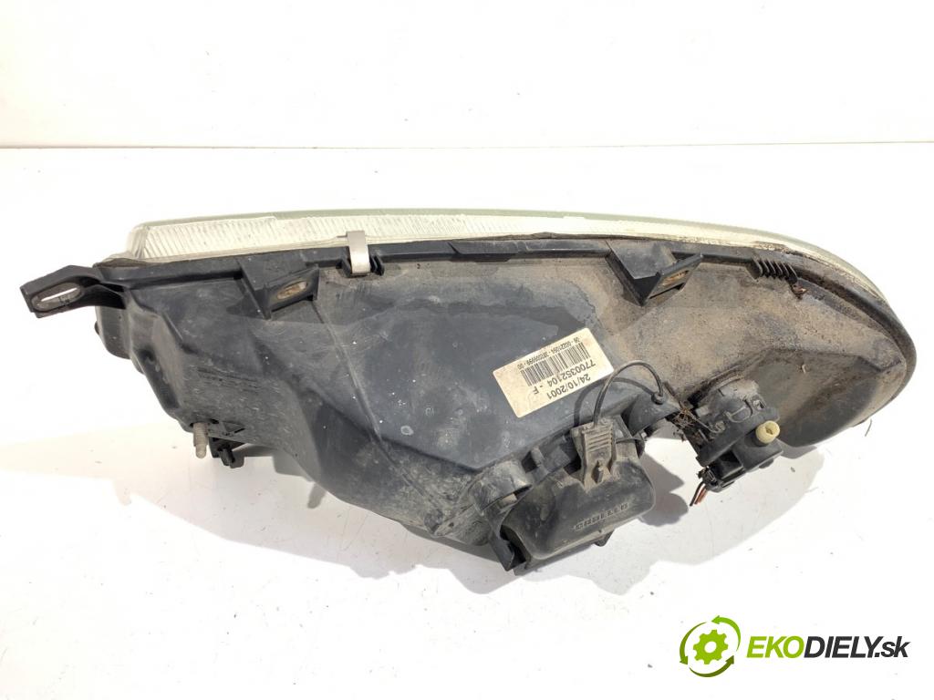 RENAULT MASTER II Autobus 2003 66 kW 2.2 dCI 90 2188 světlomet pravý přední část 7700352104