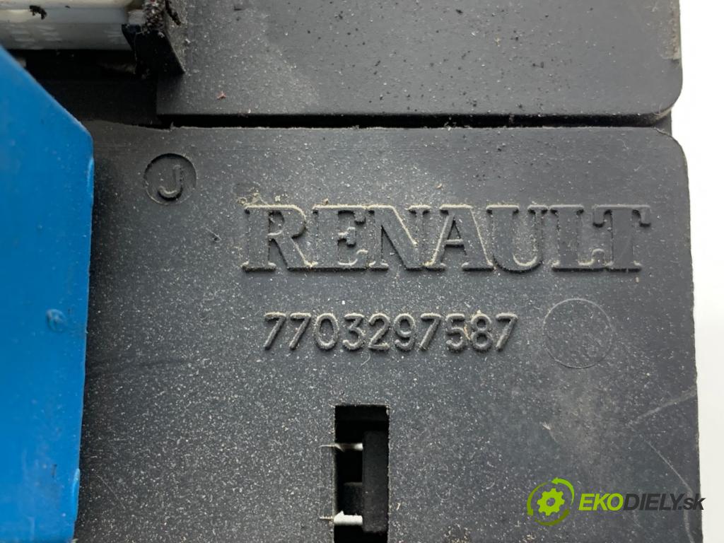 RENAULT MASTER II Autobus 2003 66 kW 2.2 dCI 90 2188 skříňka poistková 7703297587 (Pojistková skříňka)