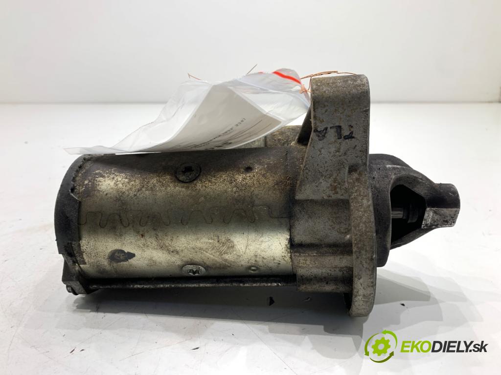 VOLVO V40 liftback 2012 84 kW D2 1560 startér 30659478 (Startér)