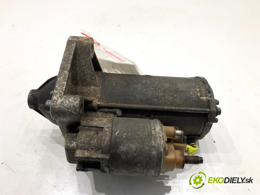 VOLVO V40 liftback 2012 84 kW D2 1560 startér 30659478 (Startér)