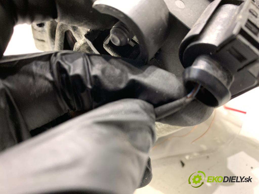 VOLVO V40 liftback 2012 84 kW D2 1560 Alternátor 30659390 (Alternátor)