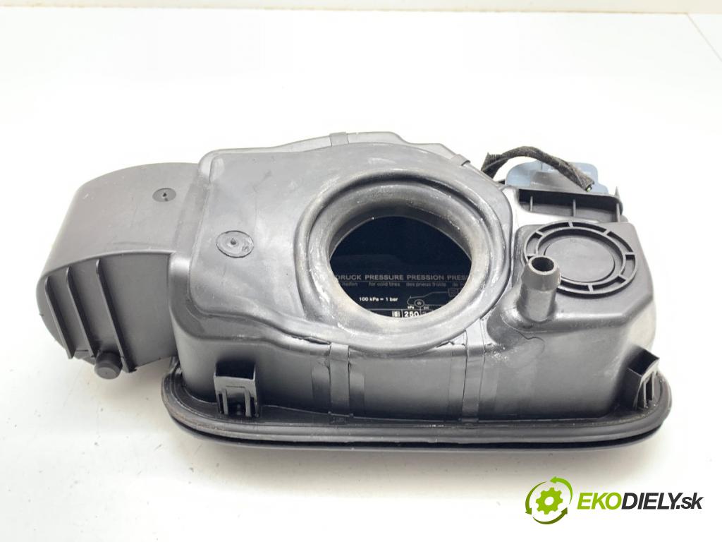MERCEDES-BENZ W204 sedan 2013 150 kW C 250 CGI (204.047) 1796 dvířka nádrže paliva A2047500103 (Klika dveří ostatní)