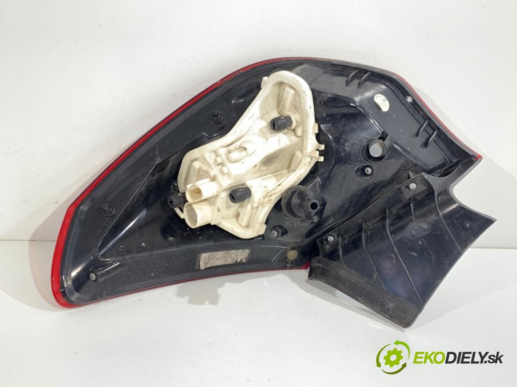 OPEL ASTRA J liftback 2012 132 kW 1.6 Turbo (68) 1598 světlo levý zadní část